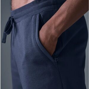 Alo yoga chill short